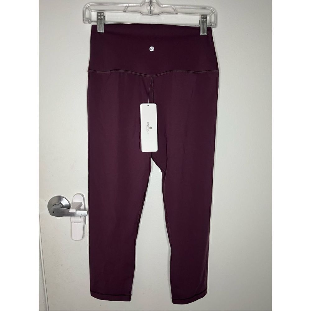 Crz Yoga Burgundy Laser Cut Bottom Hem Capri Legging Pants Size Medium 8/10 NWT